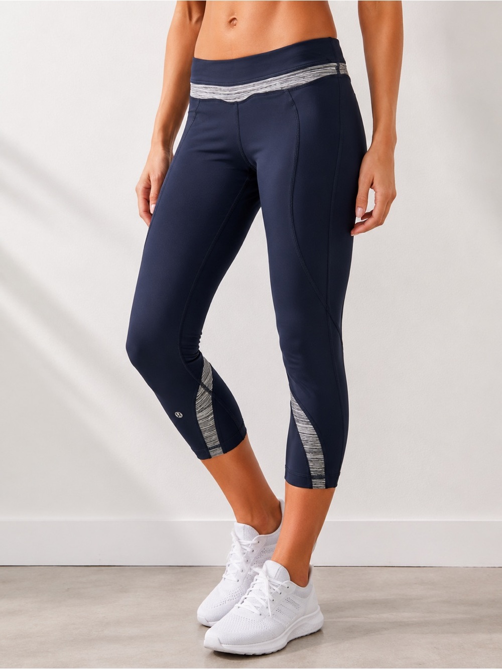 Lululemon Navy Gray Crop Running Leggings Reflective Trim Zip Pocket Size 6